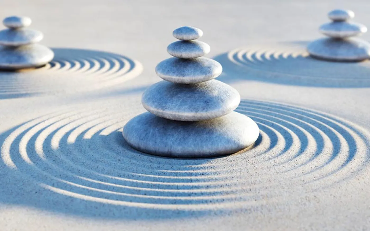 ripples-in-the-sand-tower-of-symmetrical-rocks